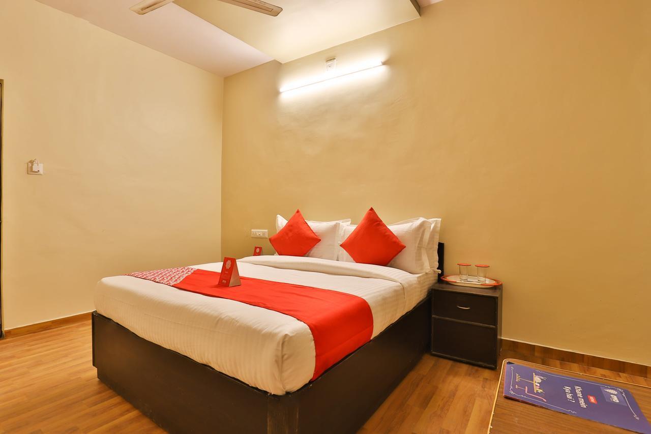 Oyo 11427 Hotel Kalyan Ahmedabad Buitenkant foto
