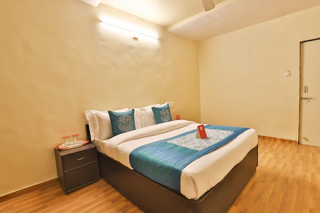 Oyo 11427 Hotel Kalyan Ahmedabad Buitenkant foto