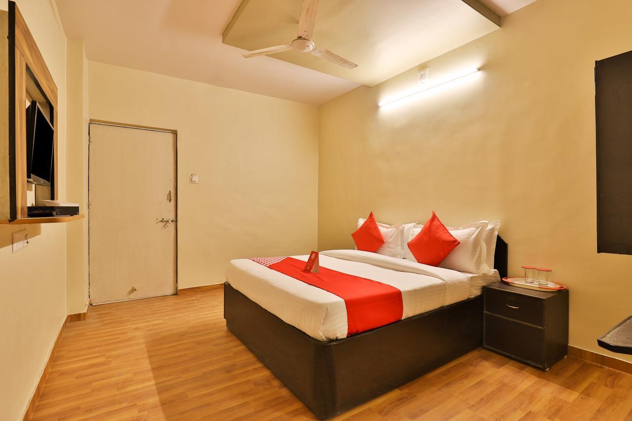 Oyo 11427 Hotel Kalyan Ahmedabad Buitenkant foto
