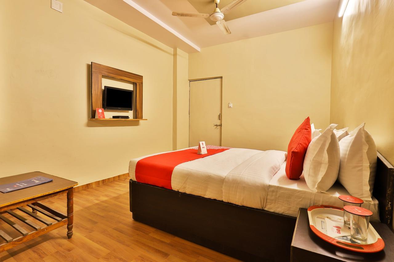 Oyo 11427 Hotel Kalyan Ahmedabad Buitenkant foto